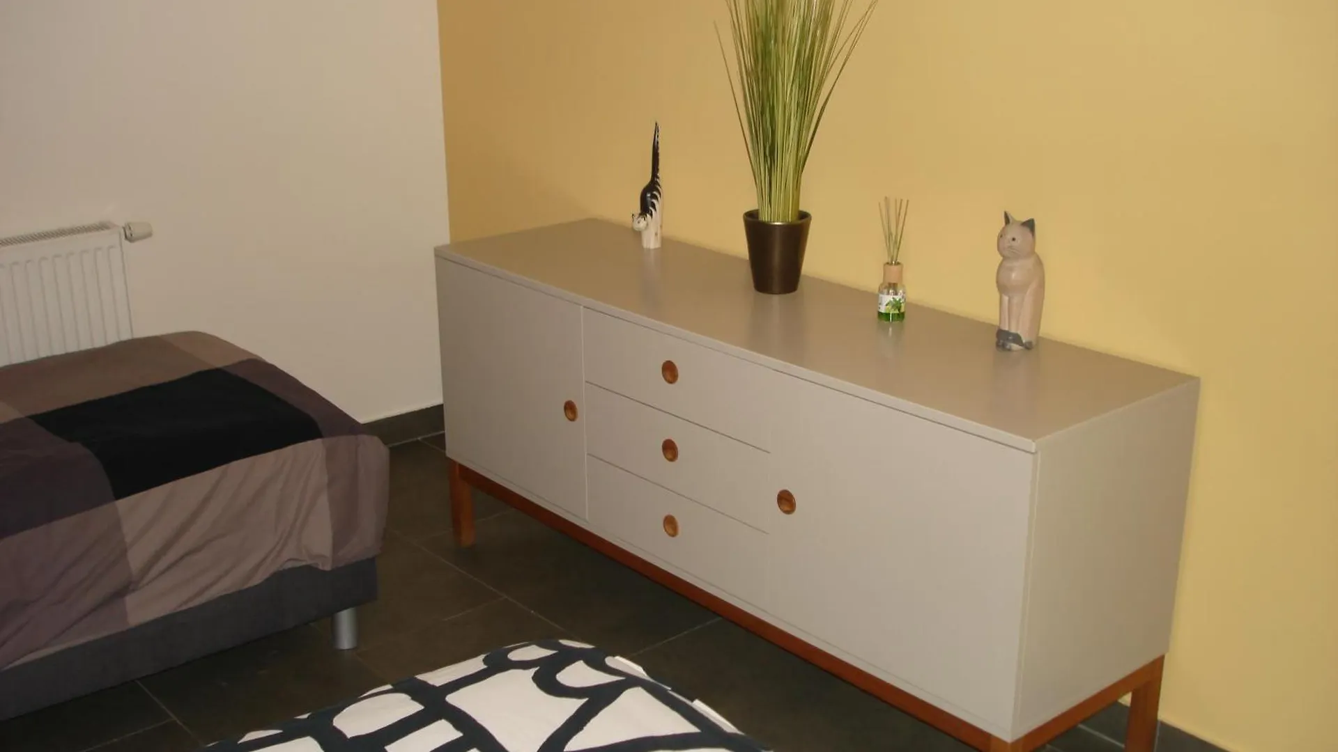 Appartement Courcelles 0*,